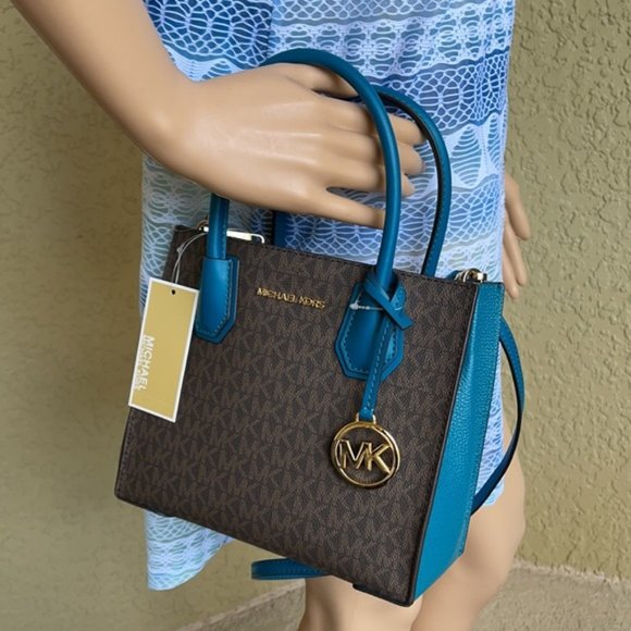 Michael Kors Mercer Medium Messenger Bag - Picture 16 of 16